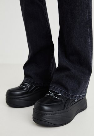 Matalavartiset tennarit - black