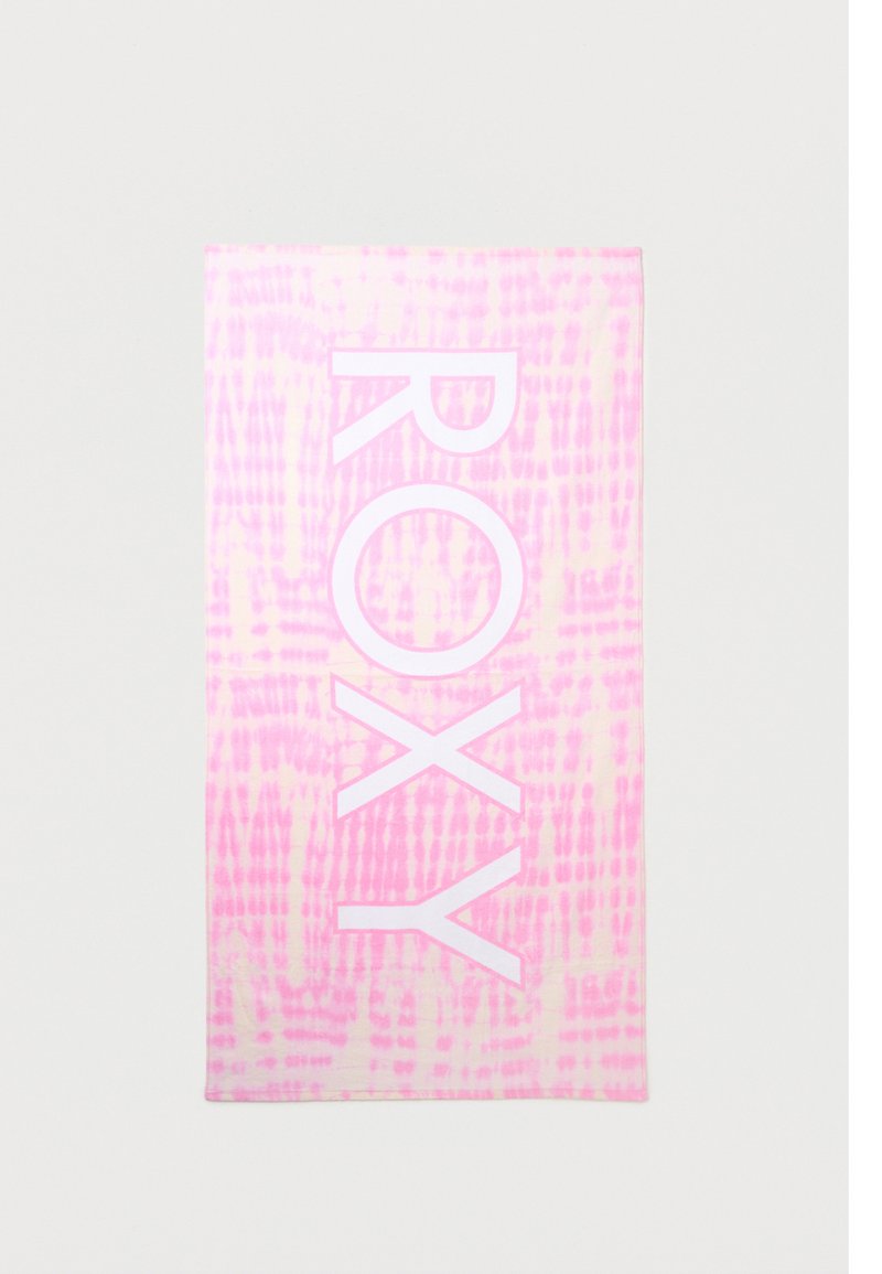Osuška značky Roxy s ružovým vzorom tie-dye a veľkými bielymi písmenami. Tkanina má mäkkú textúru a obdĺžnikový tvar.