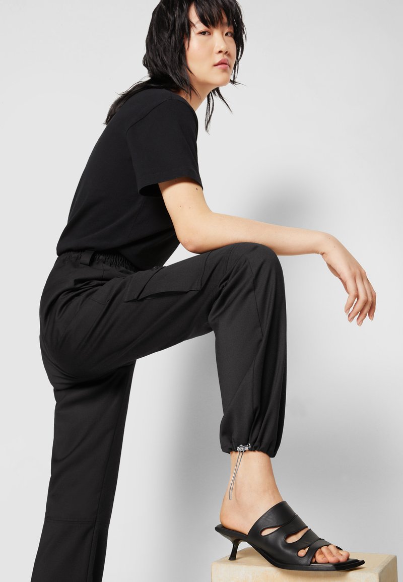 Damen Bekleidung | Han Kjøbenhavn CARGO PANTS Cargohose black/schwarz - KF25937 Damen Bekleidung | Han Kjøbenhavn CARGO PANTS Cargohose black/schwarz - KF25937