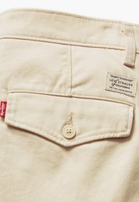 Levi's® AUTHENTIC - Chinos - chalky white