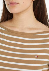 Tommy Hilfiger NEW CODY SLIM BOAT - Langarmshirt - khaki