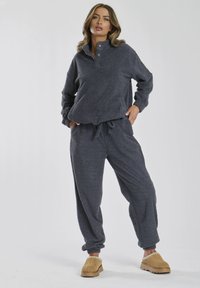 Loungeable SOFT FUZZY JUMPER AND JOGGER SET - Conjunto de pijama - grey