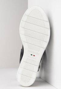 NeroGiardini Keilsandalette - nero