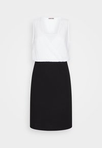 Vestido sem mangas com parte superior branca e saia preta. Apresenta um design de decote em V e uma cintura definida, feito de tecido suave.