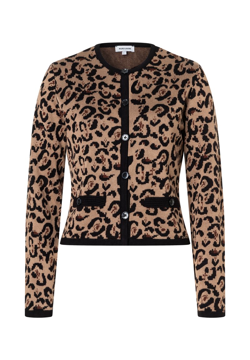 Luipaardprint vest in bruin en zwart. Gebreide stof, ronde hals, lange mouwen, knoopsluiting en twee borstzakken met zwarte accenten.