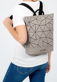 SURI FREY JESSY - Turistinė kuprinė - taupe 900