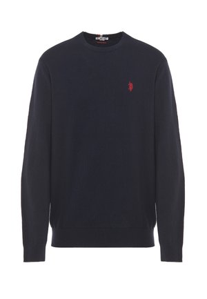Maglione a maglia blu navy con colletto tondo, maniche lunghe e un piccolo logo rosso sul lato sinistro del petto. Presenta polsini e orlo a coste.