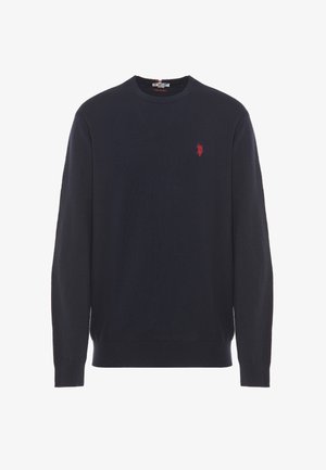 Maglione a maglia blu navy con colletto tondo, maniche lunghe e un piccolo logo rosso sul lato sinistro del petto. Presenta polsini e orlo a coste.