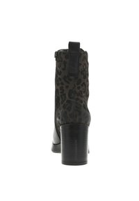 Bottines noires en matériau texturé avec un motif léopard et un talon bloc. Fermeture éclair latérale et détail d'onglet de traction inclus.