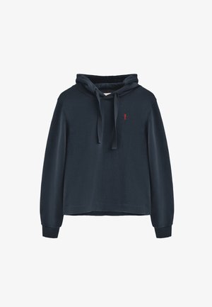 Mørkeblå hættetrøje i blødt stof med lange ærmer, snoretræk og et lille rødt logo på brystet. Korte design.
