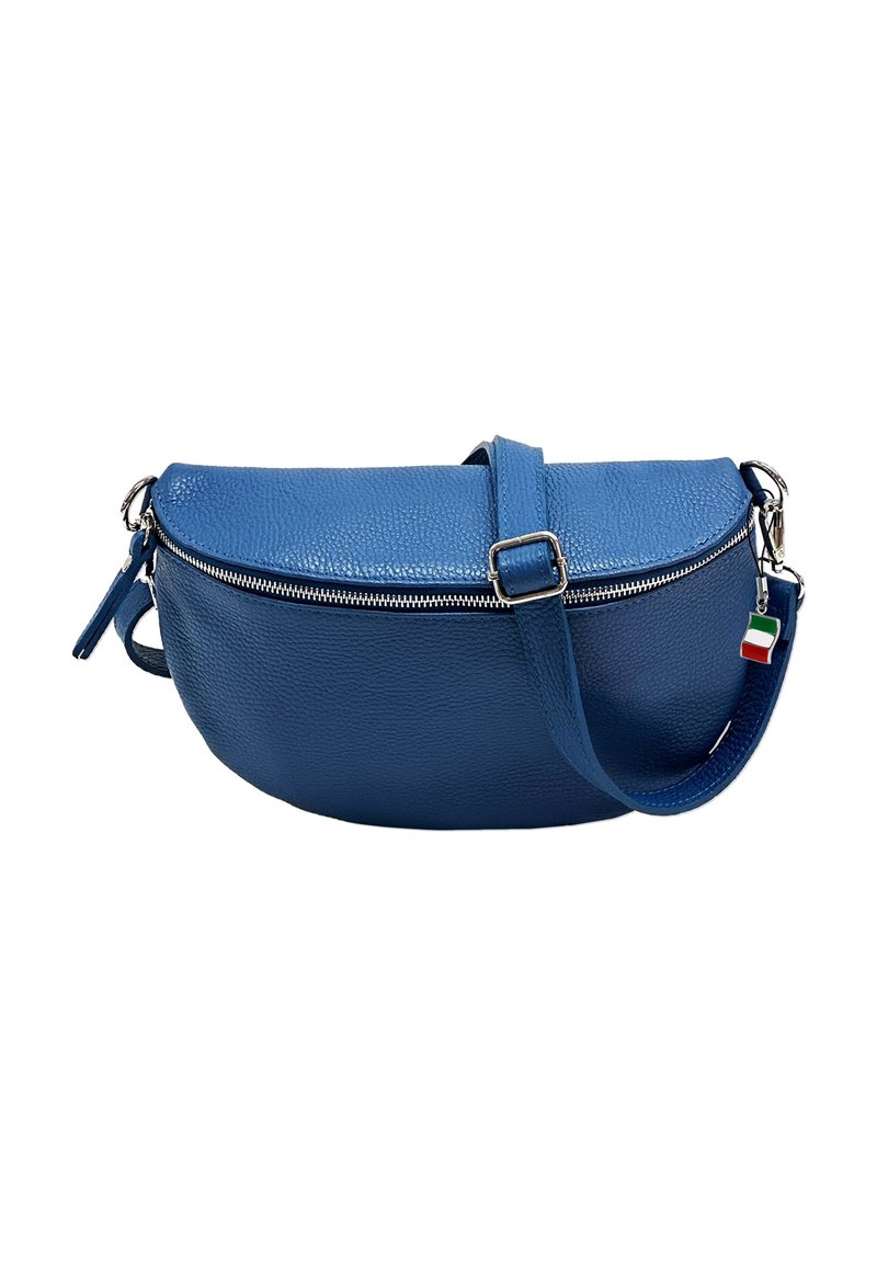 Blauwe leren schoudertas met een afgeronde vorm, ritsluiting en verstelbare schouderband. Opvallende Italiaanse vlag charm aan bevestigd.