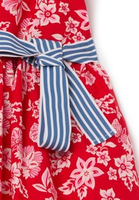 Rode jurk met roze bloemenpatronen, voorzien van een blauw en witte gestreepte riem, van katoen en met een geplooide rokdetail.