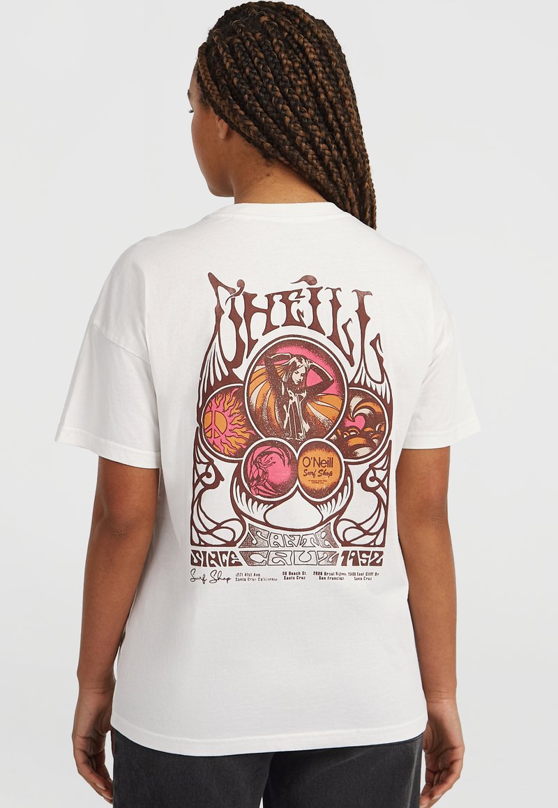 Witte katoen t-shirt met kleurrijke ronde graphics en een gedetailleerd ontwerp op de achterkant, inclusief typografie en abstracte elementen.