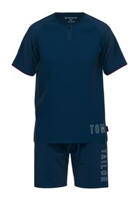 Camiseta de algodón azul oscuro con mangas cortas y una tapeta de botones, combinada con pantalones cortos a juego que tienen acentos de texto blanco en el costado.