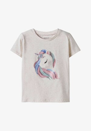 Graues T-Shirt aus weicher Baumwolle mit einem pastellfarbenen Einhorn-Design, das eine blaue und rosa wehende Mähne zeigt. Es hat kurze Ärmel und einen Rundhalsausschnitt.