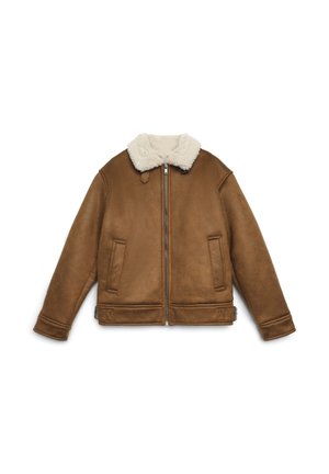 Veste bomber en cuir marron avec un col en fausse fourrure blanche, fermeture à glissière, poches latérales et poignets côtelés. Texture lisse avec un minimum de détails.