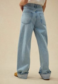 Next TALL FIT - BOYFRIEND TURN UP - Sirgete säärtega teksad - bleach