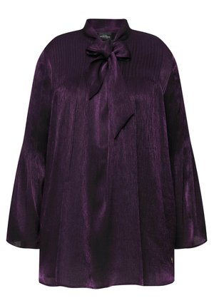 Lila Bluse aus glänzendem Stoff, mit hohem Kragen, Schleifen-Detail, gerippter Textur und weit geschnittenen Ärmeln.