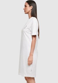Merchcode CHERRY SLIT - Denné šaty - white