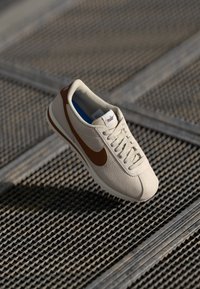 CORTEZ - Športni copati - light orewood brown/fauna brown/sail