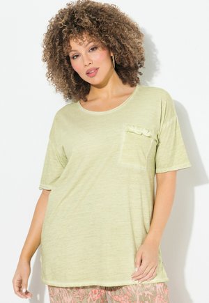 Hellgrünes, oversized T-Shirt aus weichem Stoff. Mit einer Tasche mit Rüschendetail, kurzen Ärmeln und runder Ausschnitt.