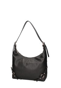 Zwarte leren handtas met een gestructureerde afwerking, gebogen vorm en verstelbare schouderriem. Bevat zilverkleurige hardware en decoratieve accenten aan de zijkanten.