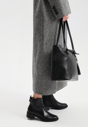 - Ankle boot
