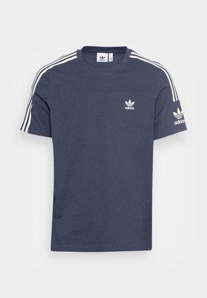 Marineblå bomulds T-shirt med korte ærmer, tre hvide striber på skuldrene, og et lille hvidt Adidas-logo på bryst og ærme.