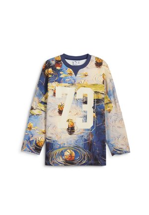 Pitkähihaisen paidan, jossa on värikäs vesililjamaalaus, keskellä suuri "73" cremevärisenä, ja tumma sininen pyöreä kaula-auko.