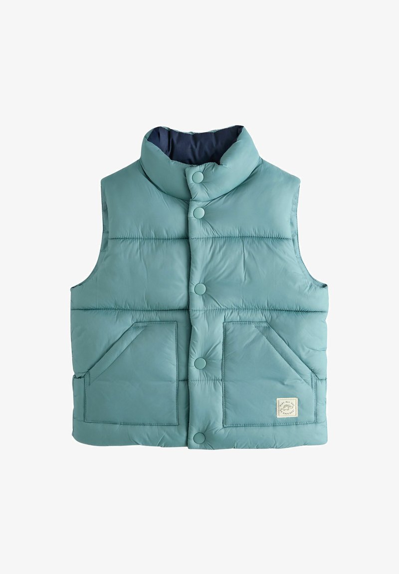 Gilet puffer di un blu teal chiaro con colletto alto, bottoni a pressione e due tasche frontali. Tessuto liscio con dettagli di cuciture orizzontali.