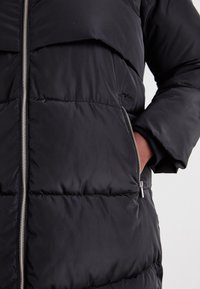 Vero Moda Curve VMCLUNA LONG COAT - Vinterkåpe / -frakk - black