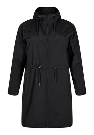 Sort letvægtsjakke med hætte, med lynlås foran, snoreliv og to sidelommer. Glat tekstur og enkelt design.