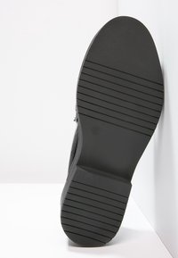mtng Zapatos sin cordones - metallic black