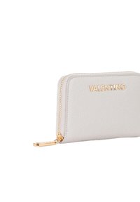 Portafoglio grigio in pelle Valentino con logo e dettagli in oro. Texture liscia, forma rettangolare e chiusura con cerniera.