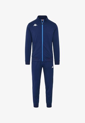 Tuta sportivo blu navy realizzata in tessuto liscio, con giacca zip-up con dettagli blu e pantaloni affusolati abbinati. Logo Kappa su entrambi i capi.