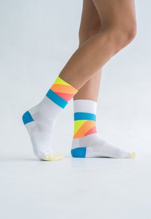 INCYLENCE, ULTRALIGHT STRIDES - Sports socks - white blue inferno