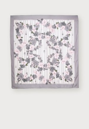 Sciarpa con stampa floreale bordata di grigio, caratterizzata da fiori rosa e grigi su uno sfondo a strisce bianche. Tessuto morbido, forma quadrata.