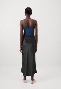 Gina Tricot ELASTIC MIDI SKIRT - Fustă maxi - black