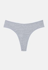 String gris en tissu doux et extensible avec une texture lisse, doté d'une taille étroite et d'une conception à couverture minimale.