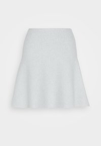 Lichtgrijze uitlopende rok van zachte stof, met een hoge taille en een A-lijn silhouet voor een relaxed fit. Gladde textuur zonder patronen.