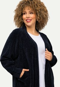 Ulla Popken CHENILLE OPEN VORM - Kofta - dark blue