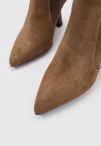 Sandra Fontán Botines - brown