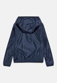Marineblaue, leichte Jacke aus glattem, wasserabweisendem Material. Verfügt über eine Kapuze, elastische Bündchen und einen gerafften Saum.