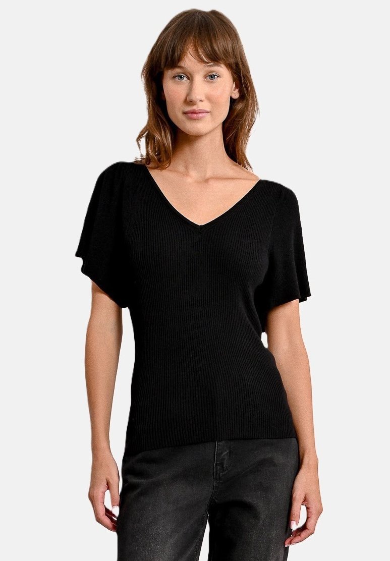Top a coste nera con scollatura a V, maniche corte che cadono e una silhouette aderente. La texture appare morbida ed elastica.