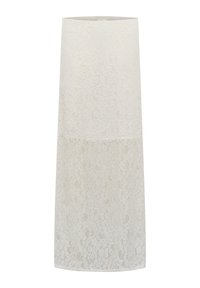 Abat-jour en dentelle blanc, de forme cylindrique avec un motif floral, texture transparente, et bord supérieur lisse. S'adapte à un support d'ampoule standard.