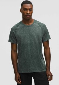 lululemon METAL VENT TECH SHORT SLEEVE - Potiskana majica - starch blue rainforest green