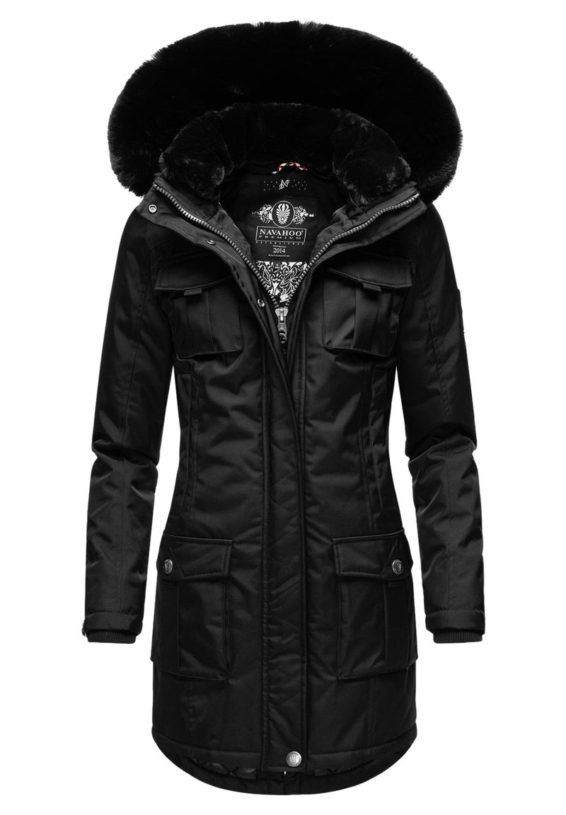 Zwarte parka-jack met een met bont afgewerkt capuchon, twee borstzakken en twee lagere zakken met drukknopen; heeft een ritssluiting en een gewatteerde binnenzijde.
