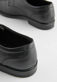 Next SQUARE DERBY - Suvarstomi - black