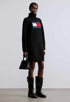 TURTLENECK FLAG DRESS  - Džemperkleita - black