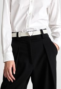 Non sélectionné, open white